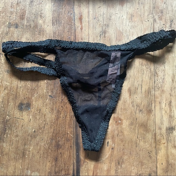 Victorias Secret Strappy Ruffle V-String Thong - Picture 2 of 6